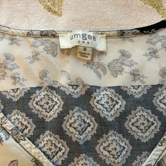 Women’s UMGEE Black and White Floral Bohemian Blouse - Size Medium - Picture 4 of 6